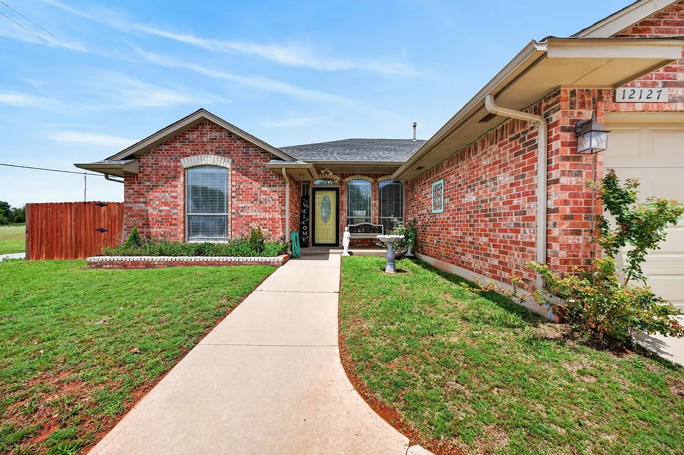 3 bed, 2371 sqft, $1,995 — Photo 3