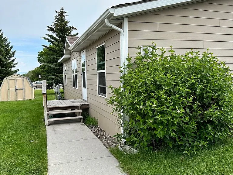 2741 Crab Tree St — Photo 1