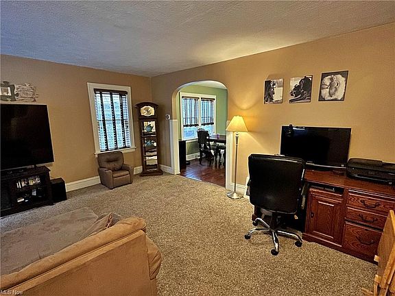 5th image of 426 Seaman Ave