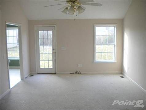 3rd image of 142 Cora St