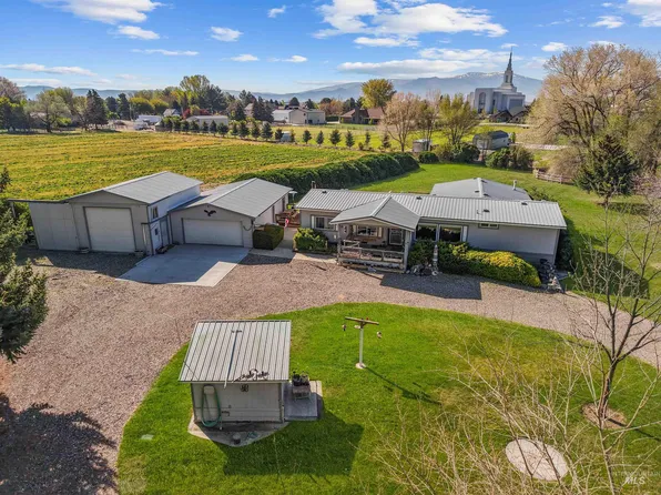 141 Hilltop Ct, Burley, ID 83318