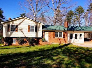 1025 Iron Cir, Morganton, NC 28655