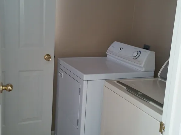 17572 Tedler Cir, Round Hill, VA 20141