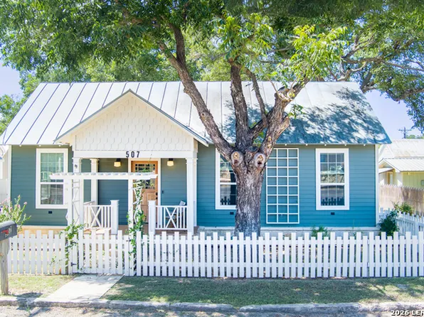 507 High St, Comfort, TX 78013
