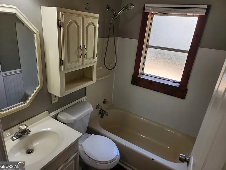 680 Shannon Cir NE — Photo 6