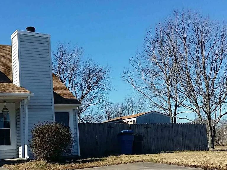3800 Buchanan Dr — Photo 2