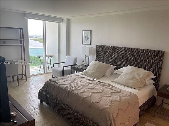 5th image of 100 Bayview Dr APT 1924