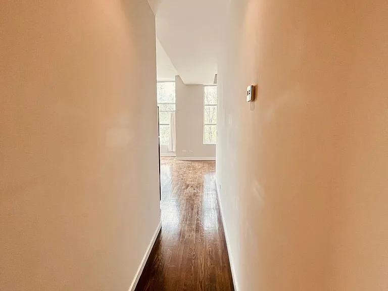 2824 W Armitage Ave — Photo 11