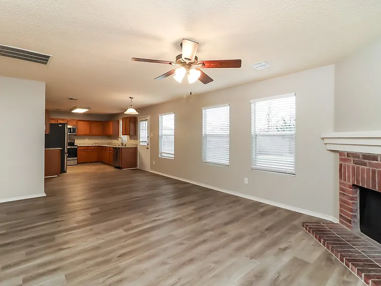 3951 Fox Run Dr — Photo 6