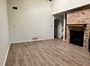 2405 Oak Mnr, Arlington, TX 76012