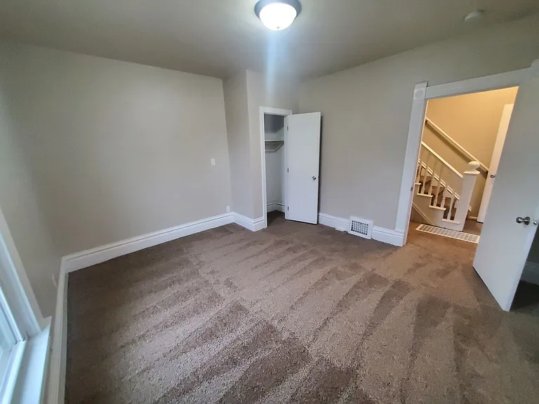 240 E Dunham Ave — Photo 5