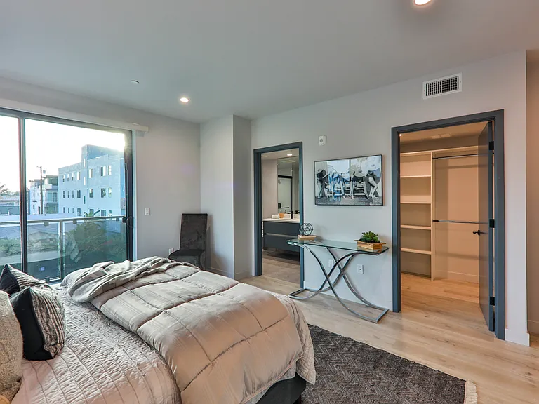 900 N Wilcox Ave #105 — Photo 26