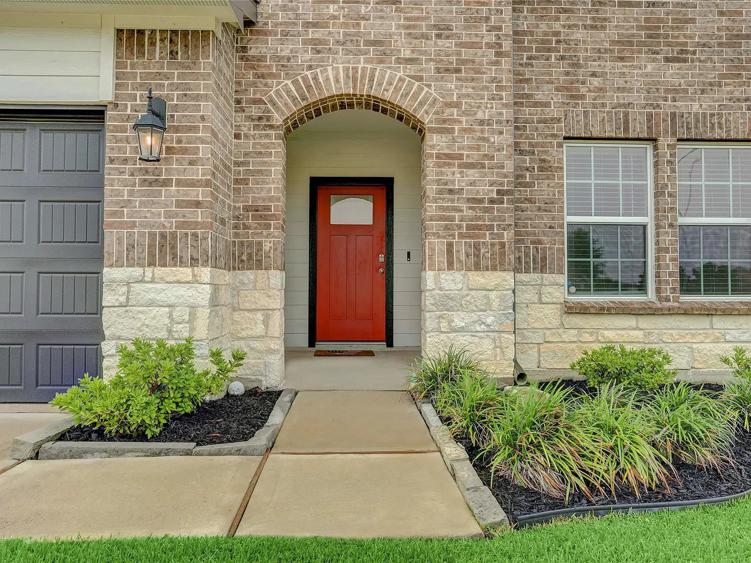 4 bed, 2.5 bath, 2720 sqft, $2,800 — Photo 4