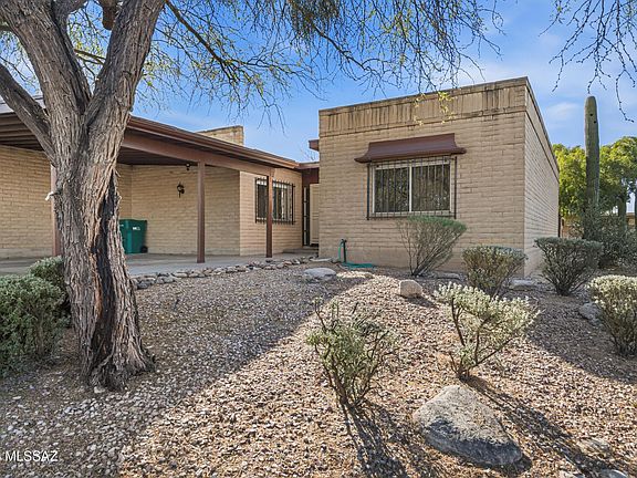 2nd image of 8300 N Mesquite Shadows Dr