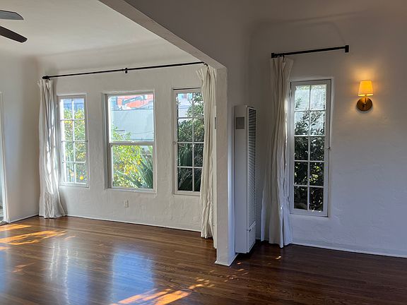 3rd image of 4015 Garden Ave #4015
