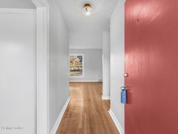 5th image of 30 Narwood Dr