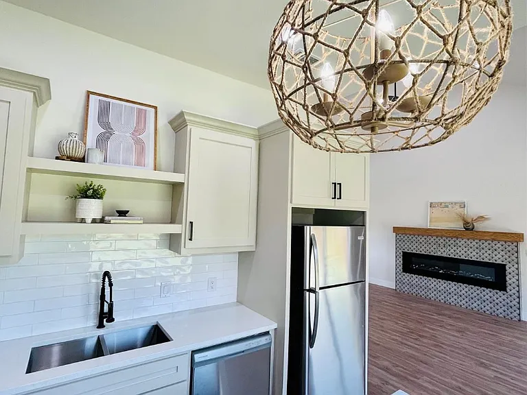444 Timberbend Trl — Photo 10