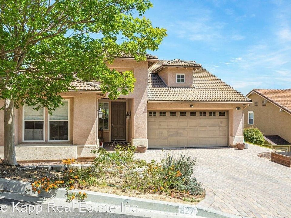 1st image of 827 Vista Grande Dr