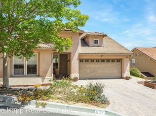 827 Vista Grande Dr, Santa Paula, CA 93060