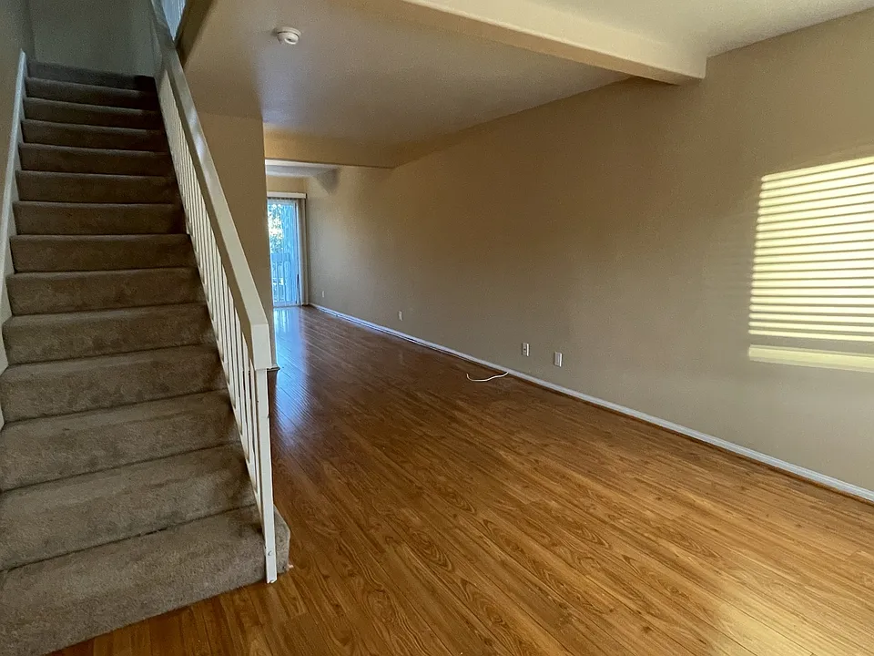 225 S Ventura Rd #100