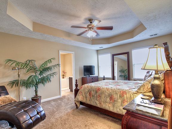 4th image of 909 Azeri Ave