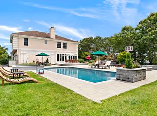 13 Henrys Hollow Ct, East Quogue, NY 11942