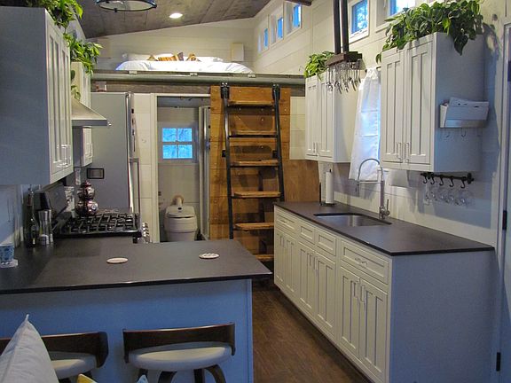 3rd image of 901 Grandridge Trl #B