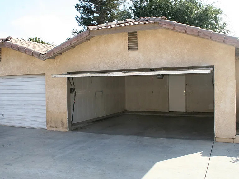 8600 White Rock — Photo 33