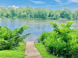 104 Stenzlers Ln, Milford, PA 18337