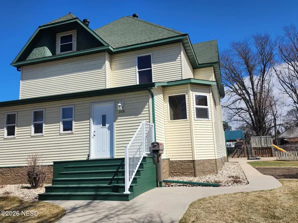 316 3rd St NE, Watertown, SD 57201