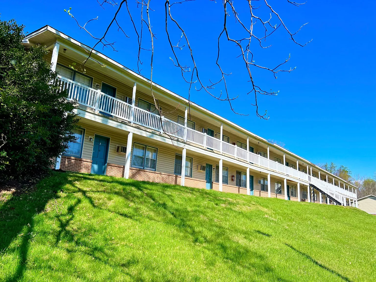 Lakewood Apartments — Photo 4