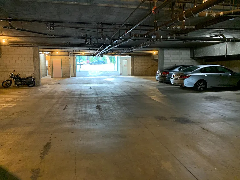 1726 Winona Blvd #107 — Photo 19
