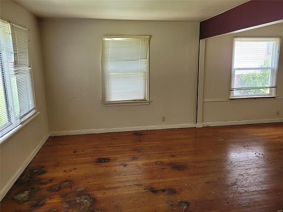 3rd image of 2004 Bainbridge Dr