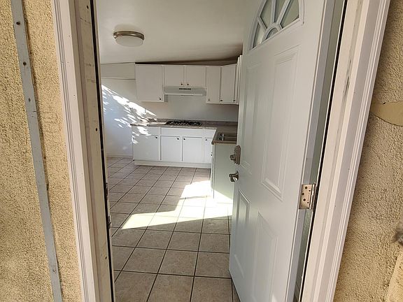 3rd image of 7119 Wortser Ave
