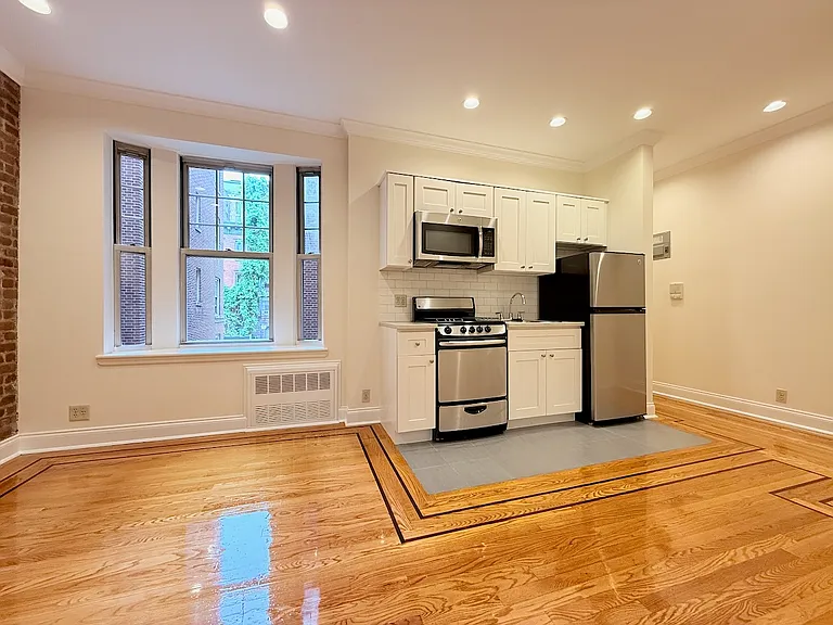 61 W 10th St #2D — Photo 8