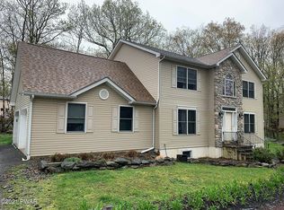 801 Mason Ct, Lords Valley, PA 18428