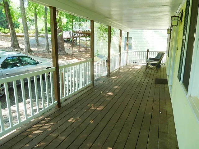 Inviting, updated 4br 3.5ba duplex w/ parking on Edwards St. Walk to Campus! — Photo 3