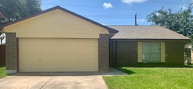 1st image of 610 Fair Oak Dr