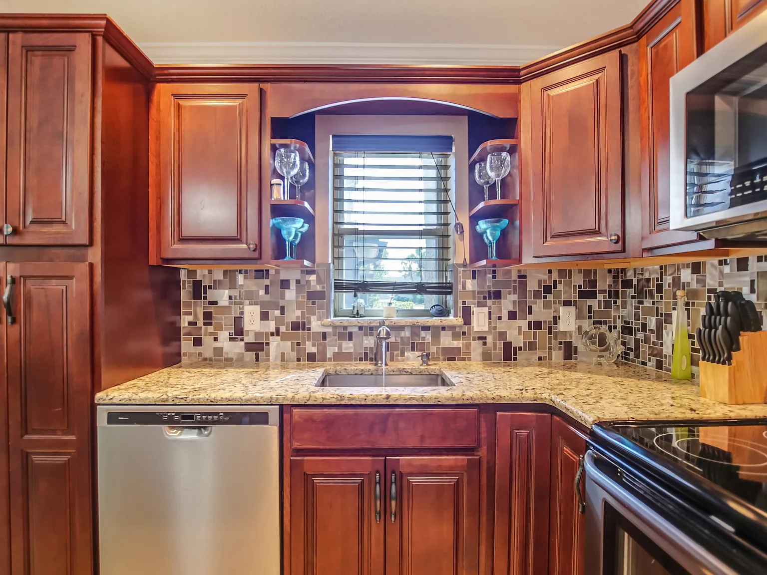 2 bed, 2.5 bath, 1260 sqft, $2,495 — Photo 3