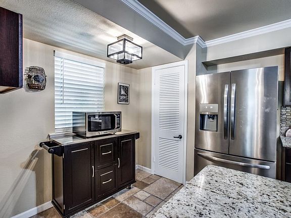 5th image of 4624 Bonnell Ave