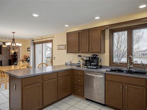 3rd image of 11 Cedarbrook Dr