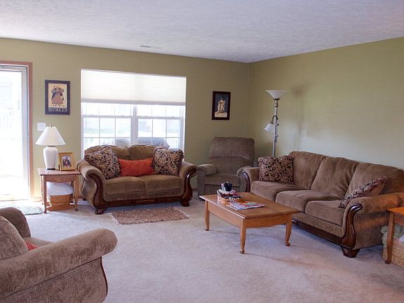 3rd image of 667 Scott Dr