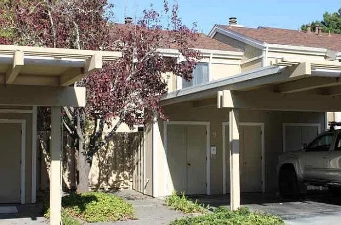 9 Wordsworth Ct — Photo 2