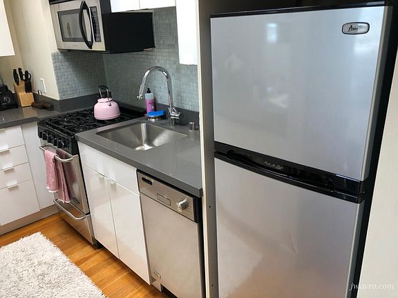 4th image of 901 Bush St APT 604