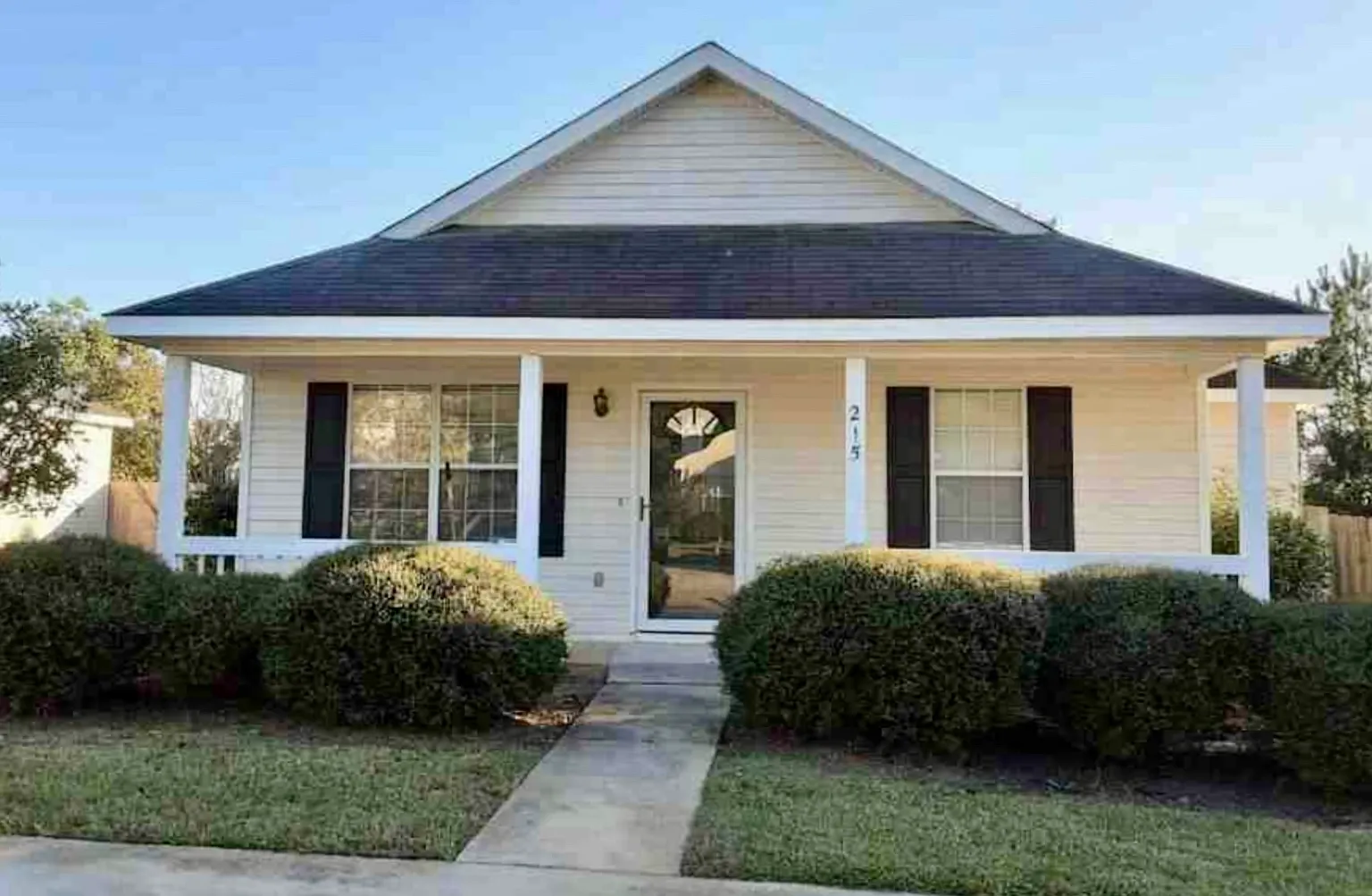 3 bed, 1236 sqft, $1,800 — Photo 1