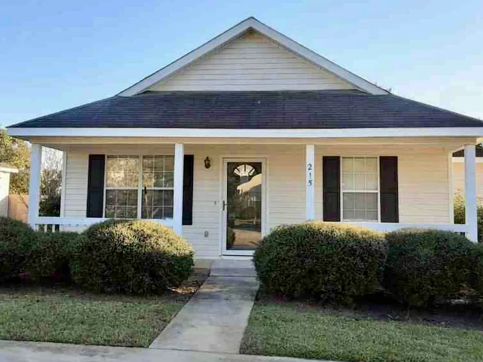 215 Chadwyck Cir