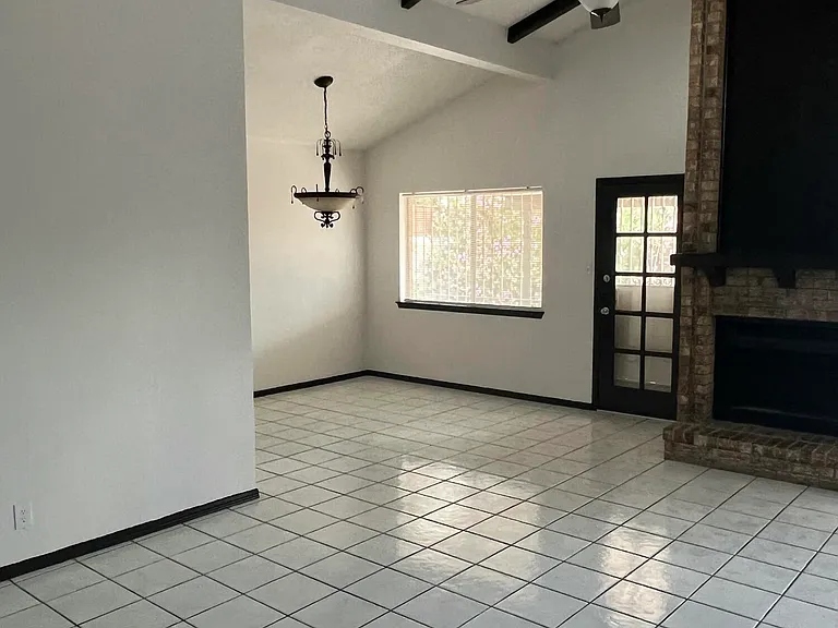 7772 Iroquois Dr — Photo 18