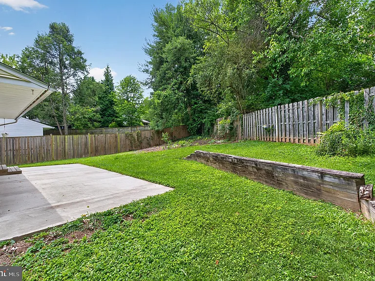 7027 Jefferson Ave — Photo 18