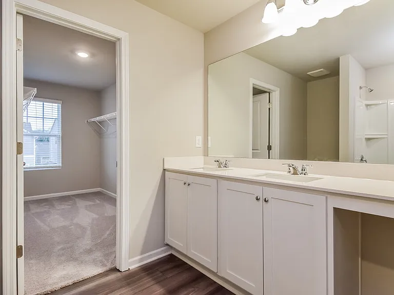 525 Knightsbridge Ln — Photo 12