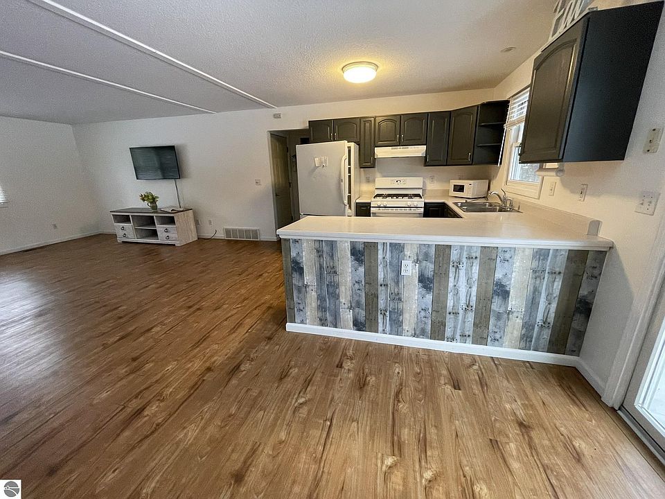 1st image of 10511 Lake Of The Woods Rd
